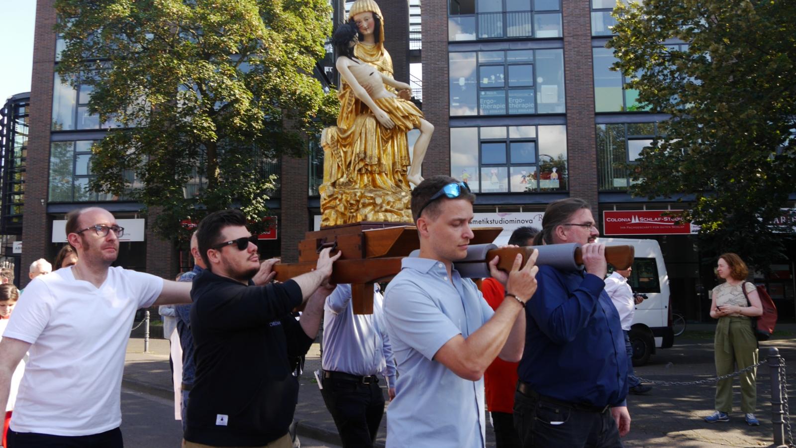 Prozession mit der Pieta